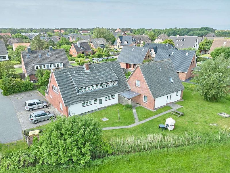 Selten: genehmigte Ferienwohnanlage mit 6 Wohnungen in ruhiger Feldrandlage, nah zum Ordinger Strand